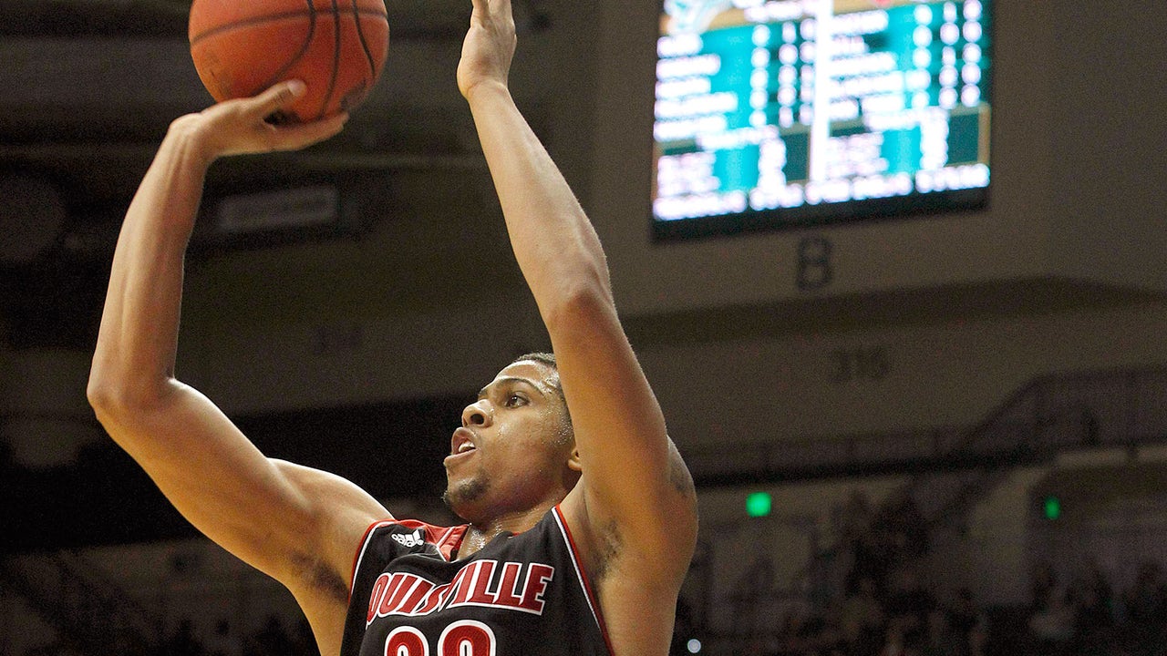 Blackshear leads No. 12 Louisville over USF, 86-47